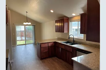 760 Nicholas Lee Drive, Medford, OR 97501 - Photo 7