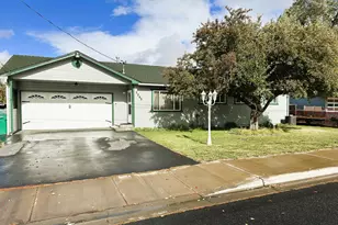 5245 Sturdivant Ave, Klamath Falls, OR 97603 - Photo 3