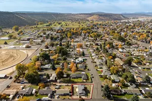 958 SE 7th St, Prineville, OR 97754 - Photo 27