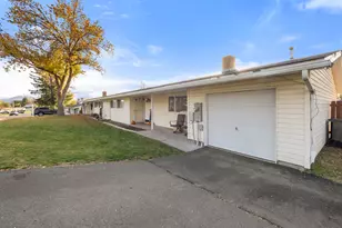 10414 Kincheloe Ave, Klamath Falls, OR 97603 - Photo 3