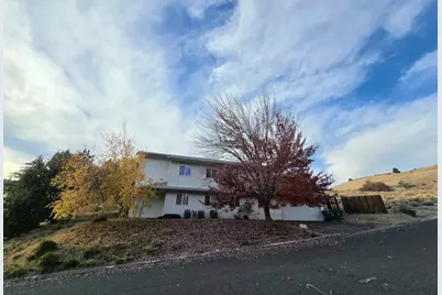 402 Mountain View Boulevard, Klamath Falls, OR 97601 - Photo 1