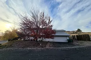 402 Mountain View Blvd, Klamath Falls, OR 97601 - Photo 3
