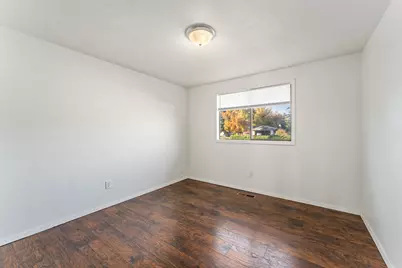 3046 Crystal Mountain Avenue, Medford, OR 97504 - Photo 11