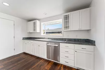 3046 Crystal Mountain Avenue, Medford, OR 97504 - Photo 7