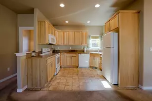 62085 Wolcott Pl, Bend, OR 97701 - Photo 3