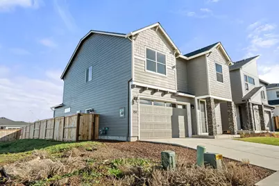 151 Valemont Drive #39, Eagle Point, OR 97524 - Photo 3