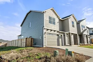 151 Valemont Dr, Eagle Point, OR 97524 - Photo 3