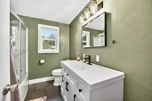 745 Herman Ave, Medford, OR 97501 - Photo 13