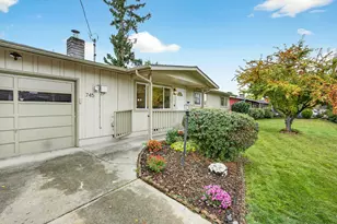 745 Herman Ave, Medford, OR 97501 - Photo 3