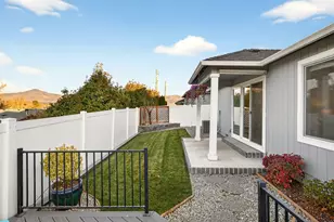 648 Nobility Dr, Medford, OR 97501 - Photo 13