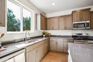 63190 Carly Ln, Bend, OR 97701 - Photo 3