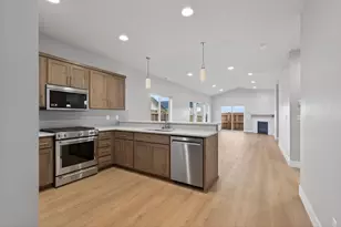 4037 SW 38th Place, Redmond, OR 97756 - Photo 3