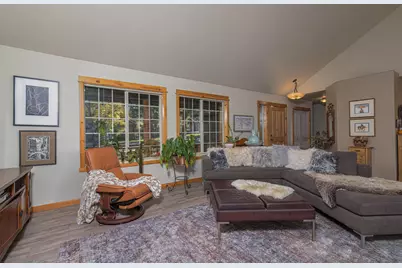 60819 Grand Targhee Drive, Bend, OR 97702 - Photo 13