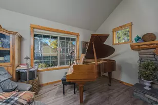 60819 Grand Targhee Dr, Bend, OR 97702 - Photo 15