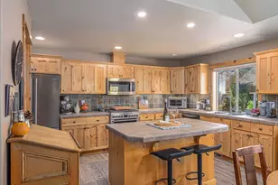 60819 Grand Targhee Dr, Bend, OR 97702 - Photo 19