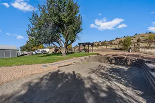 1180 NE Meadowlark Ln, Madras, OR 97741 - Photo 11