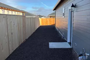 3731 Ford Dr, Medford, OR 97504 - Photo 3