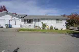 1762 SW Allen Creek Rd, Grants Pass, OR 97527 - Photo 13