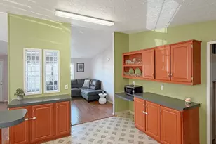 1570 S Peach St, Medford, OR 97501 - Photo 9