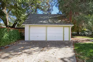 719 NW 3rd St, Grants Pass, OR 97526 - Photo 43