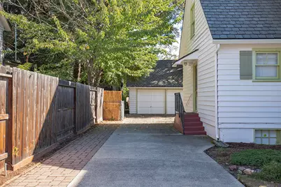 719 NW 3rd Street, Grants Pass, OR 97526 - Photo 5