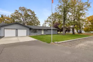 3220 Freeland Rd, Central Point, OR 97502 - Photo 3