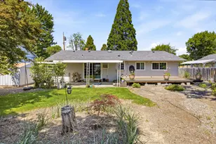 659 Herman Ave, Medford, OR 97501 - Photo 5