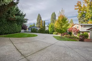 2250 Rogue River Hwy, Grants Pass, OR 97527 - Photo 3