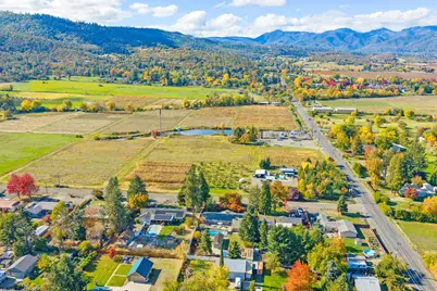 1977 Fairlane Drive, Medford, OR 97501 - Photo 3