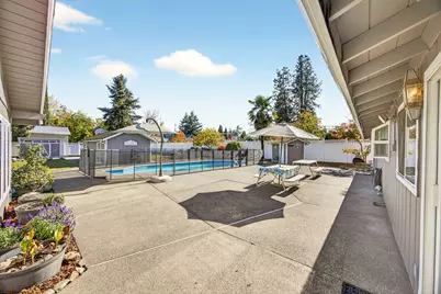 1977 Fairlane Drive, Medford, OR 97501 - Photo 37