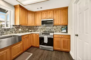 1977 Fairlane Dr, Medford, OR 97501 - Photo 11