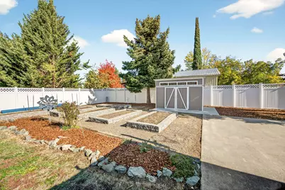 1977 Fairlane Drive, Medford, OR 97501 - Photo 43