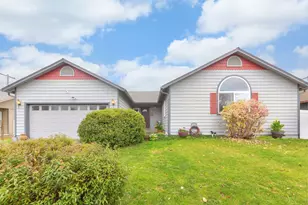 1061 Rainwood Ln, Grants Pass, OR 97527 - Photo 3