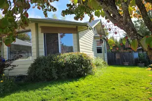 1523 NW Thompson Way, Grants Pass, OR 97526 - Photo 3