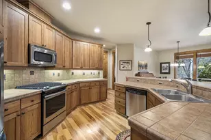 60798 Goldenwood Loop, Bend, OR 97702 - Photo 11