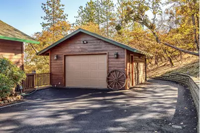 2070 Skyview Drive, Medford, OR 97501 - Photo 23
