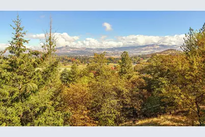 2070 Skyview Drive, Medford, OR 97501 - Photo 13