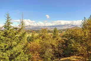 2070 Skyview Dr, Medford, OR 97501 - Photo 13