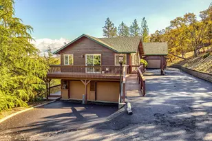2070 Skyview Dr, Medford, OR 97501 - Photo 13