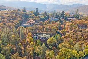 2070 Skyview Dr, Medford, OR 97501 - Photo 3