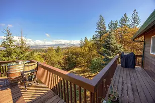2070 Skyview Dr, Medford, OR 97501 - Photo 17