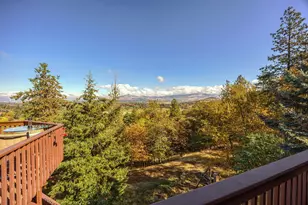 2070 Skyview Dr, Medford, OR 97501 - Photo 15