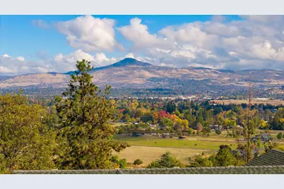 2070 Skyview Drive, Medford, OR 97501 - Photo 7