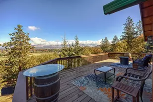 2070 Skyview Dr, Medford, OR 97501 - Photo 19