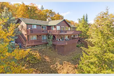 2070 Skyview Drive, Medford, OR 97501 - Photo 3
