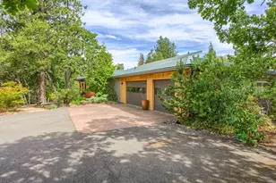 1988 Old Siskiyou Hwy, Ashland, OR 97520 - Photo 47