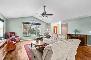 1023 Highlands Dr, Eagle Point, OR 97524 - Photo 5