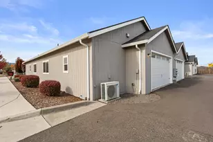 199 Mellecker Way, Medford, OR 97501 - Photo 33