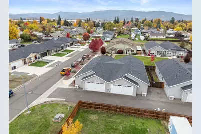 199 Mellecker Way, Medford, OR 97501 - Photo 35