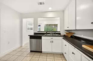 3473 Poppywoods Dr, Medford, OR 97504 - Photo 13